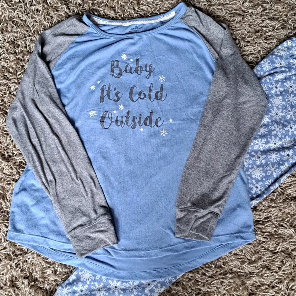 Cuddle Duds Blue/Gray Snowflake Pajamas - Picture 2 of 6